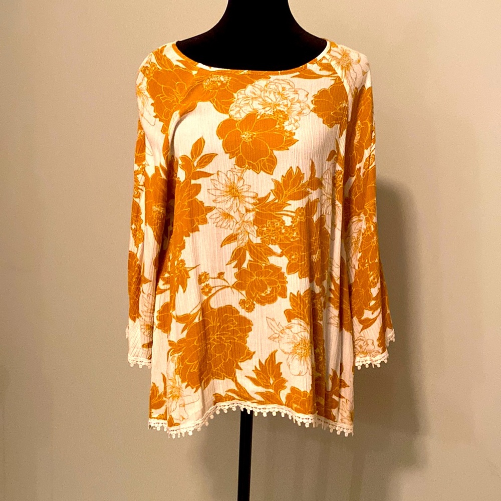 Swing top with lace accent
